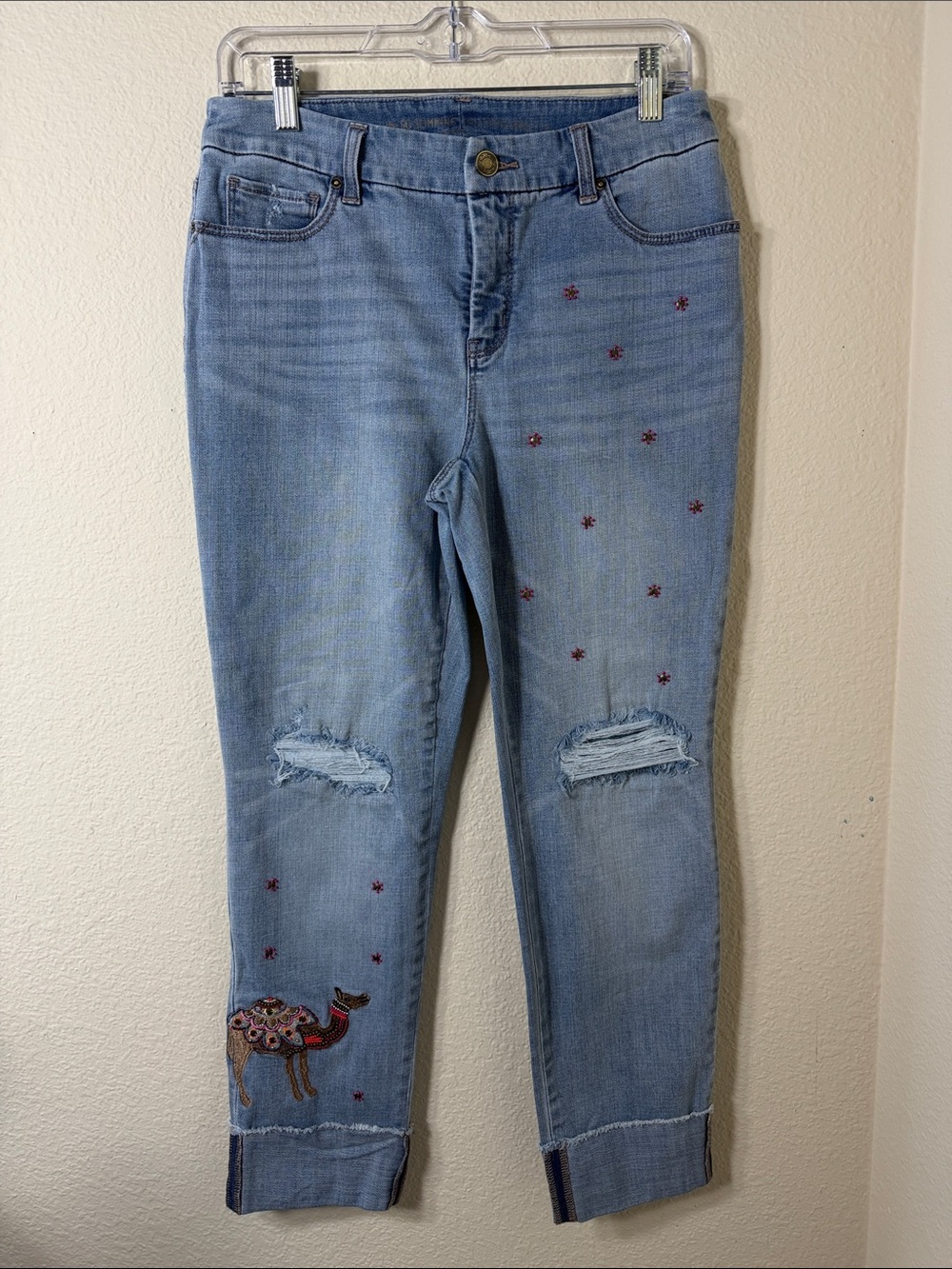 Chico's So Slimming Embroidered Camel Girlfriend Jeans Cuffed Distressed 0 SZ 4